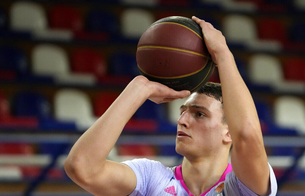 20. San Antonio: Nikola Jovic, Serbia, 6-11